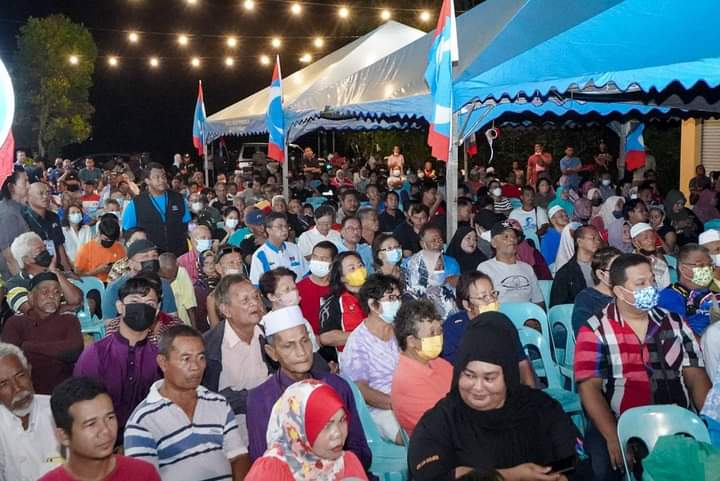 amar_amk9757's tweet photo. Rapat Rakyat bersama DS Anwar Ibrahim semalam berlangsung di Perkarangan Pusat Khidmat Rakyat DUN Kuala Perlis.
#BetterPerlis #AyuhMalaysia https://t.co/1SVl4N4q9w