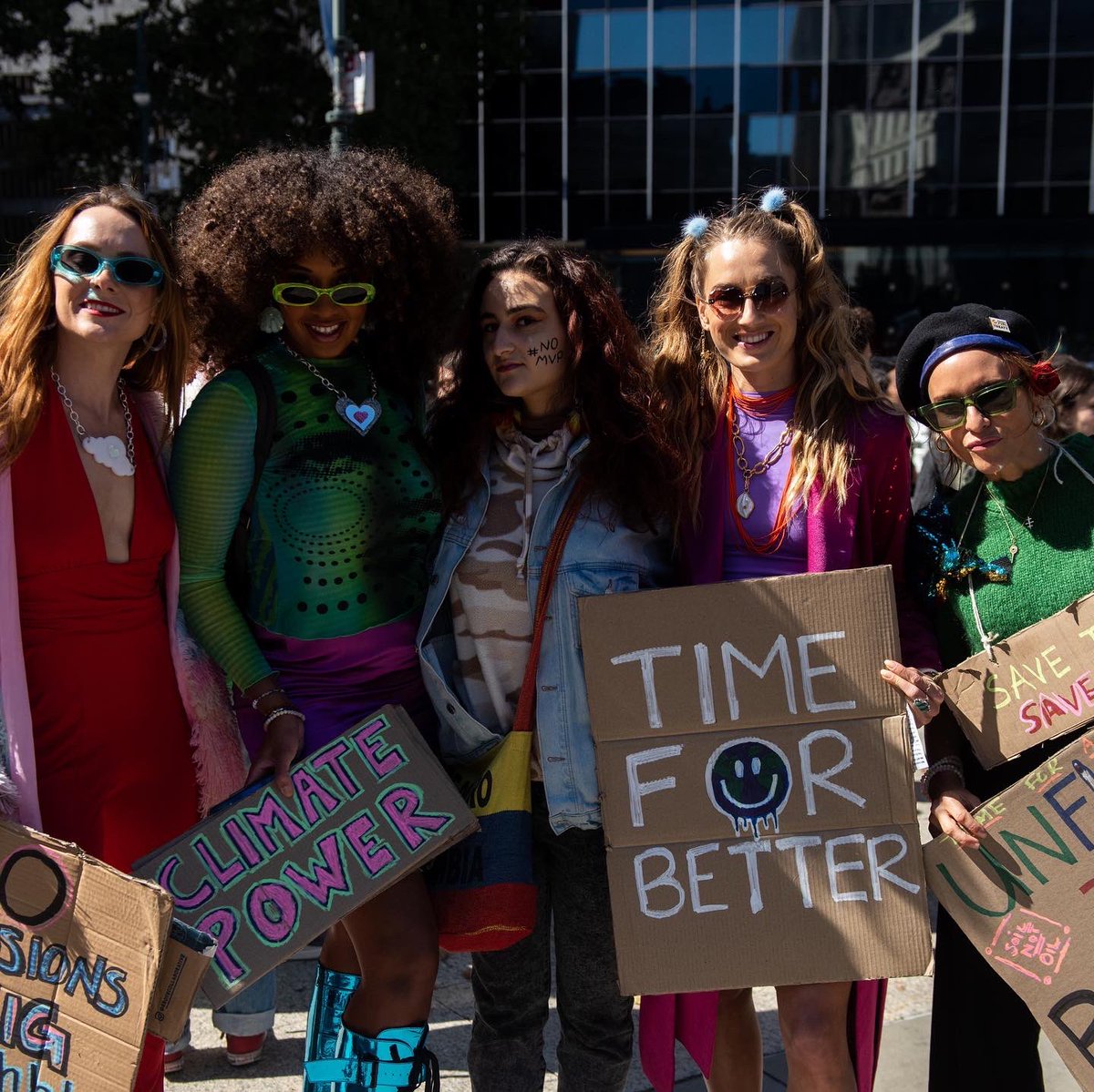 Jamie_Margolin's tweet photo. The #MVP would harm communities and solidify our descent into climate disaster, reenforcing our country’s dangerous addiction to fossil fuels.
We all must unite to #KillTheDeal and #StopTheMountainValleyPipeline!
#NoSacrificeZones #KeepItInTheGround #NoNewFossilFuels https://t.co/BulNlg56Qi