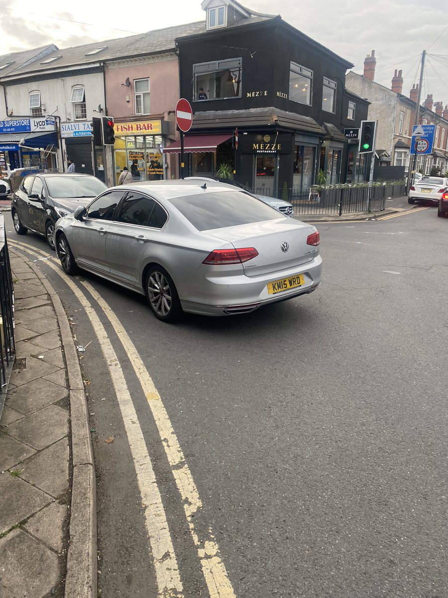 Commuting home and I came across on Sunday afternoon <a href="/MoseleyHeathWMP/">Moseley & Kings Heath Police</a> Can you guess the road? #moseley #brumbikecam @ #badlyparkedbrum #ladywoodroad #bikelanesforbikes <a href="/birmingham_live/">Birmingham Live</a> #birminghamcouncil #whatsthepoint @BCRbirmingham <a href="/BhamCityCouncil/">Birmingham City Council</a>