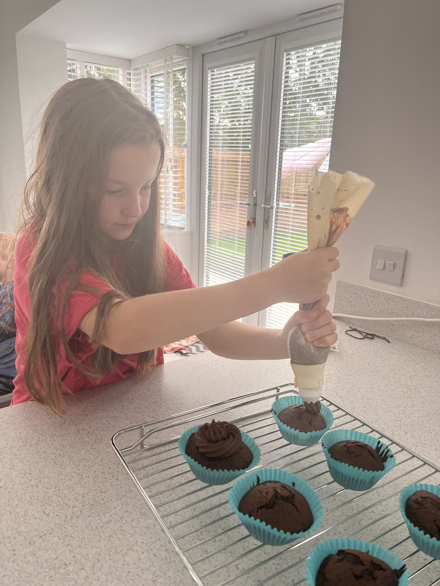 Sarah Hellens tweet media