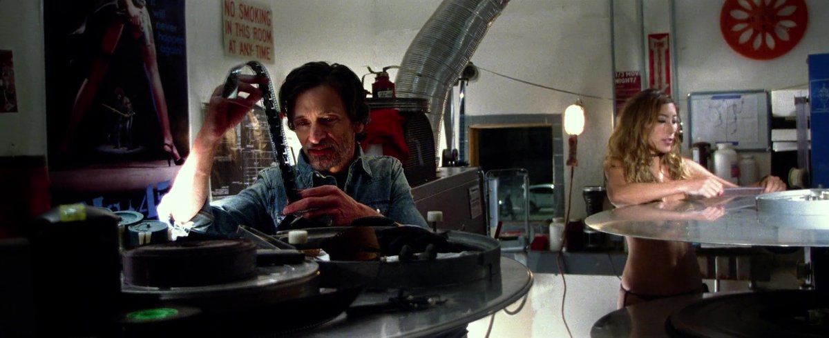 nbap2's tweet image. - Nos vemos en unos rollos, Mel.
- Humor de proyeccionista.

Too Late, 2015, Dennis Hauck