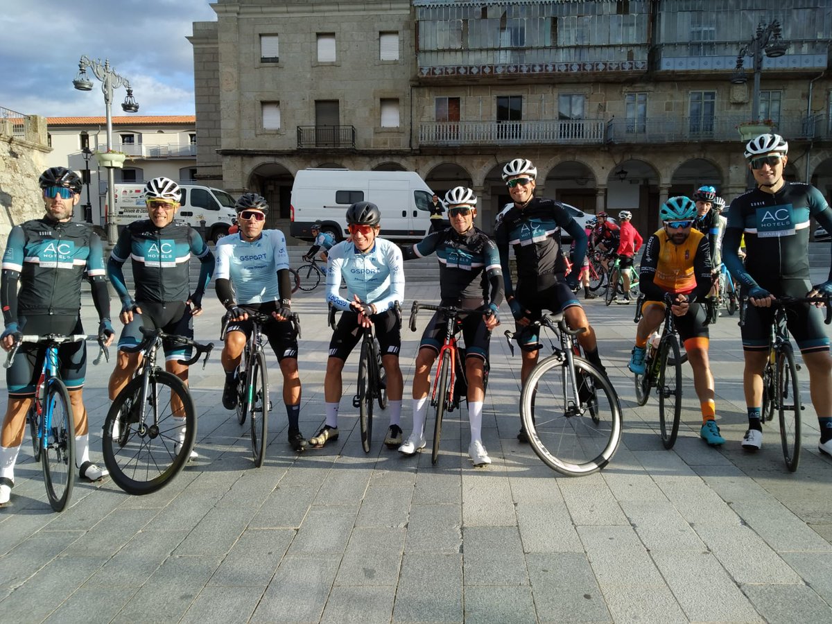 En el Criterium Moises Dueñas en Béjar (Salamanca) gran actuación del equipo en favor de Alberto Bejarano que finalizó 2️⃣🥈 en Máster30 y 5️⃣ en meta.
Jose Madrid 4️⃣ y David Jiménez 5️⃣ en Máster40 después de ir en la escapada de 12 ciclistas junto a Bejarano.

Enhorabuena EQUIPO👏