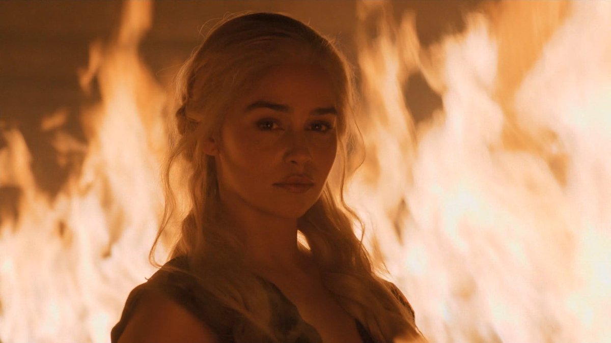 ClarkeDaily's tweet photo. daenerys targaryen + fire https://t.co/hB25g9Q8x9