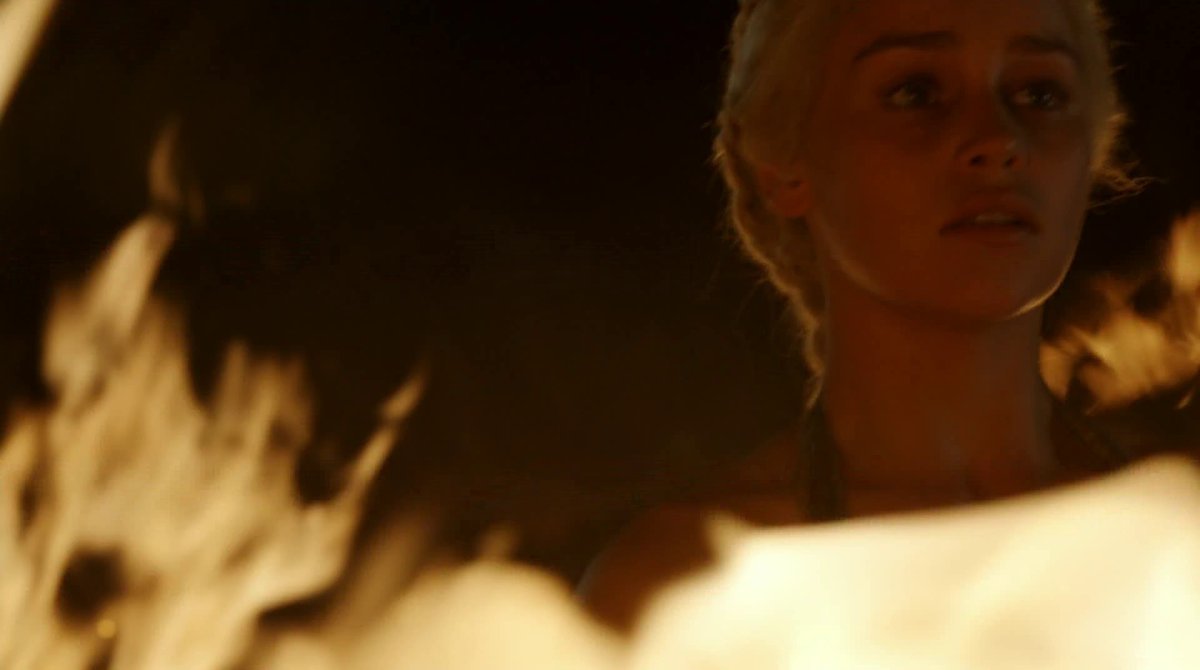 ClarkeDaily's tweet photo. daenerys targaryen + fire https://t.co/hB25g9Q8x9