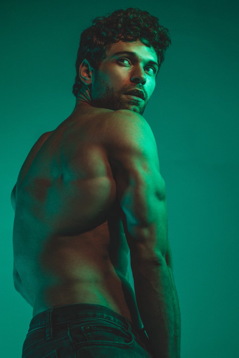 Nicholas (@nickwithmuscles) on Twitter photo Shot by the talented Dayvid Mykel (@dayvidmykel on IG)
#green #Editorial #body #Studio Shot by the talented Dayvid Mykel (@dayvidmykel on IG)
#green #Editorial #body #Studio