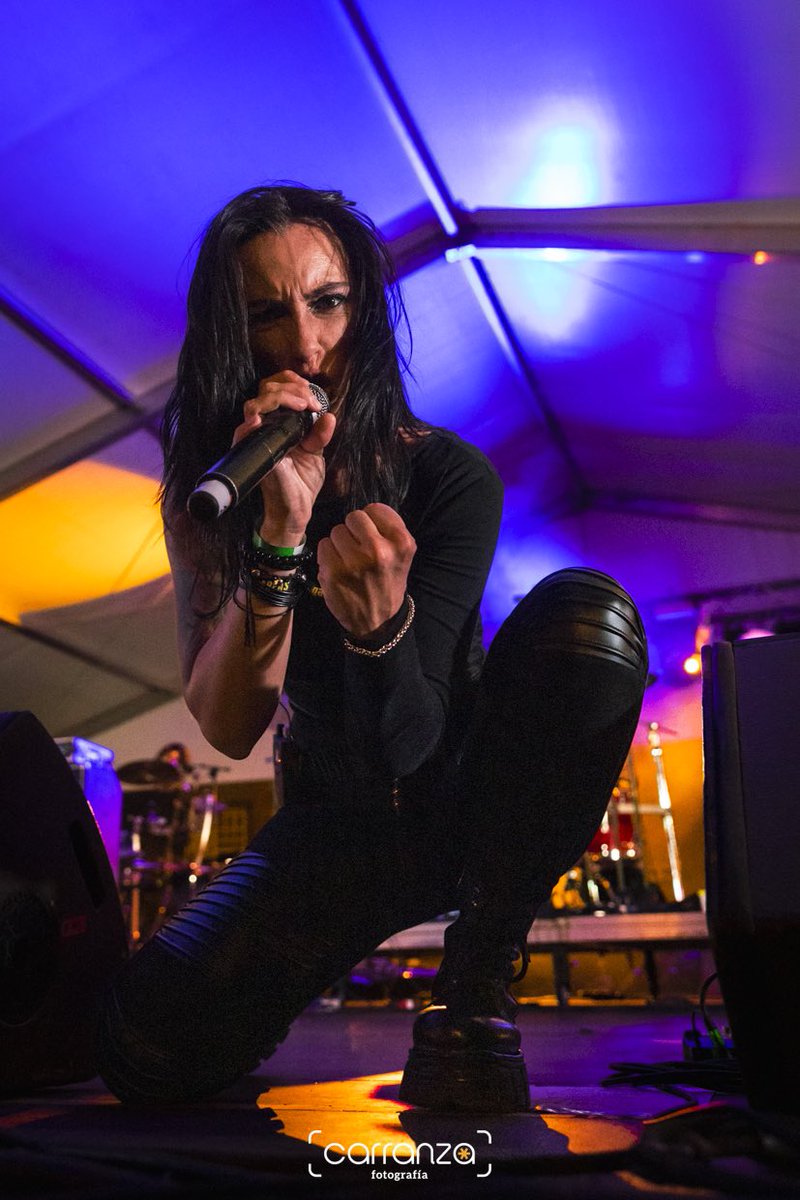 Pura fuerza, <a href="/DivaSatanica_BH/">Diva Satanica</a> junto a <a href="/BLOODHUNTERBand/">BLOODHUNTER</a> en el Morgana Fest IV #musicphotography #metalmusic #SanMateo2022 #oviedo