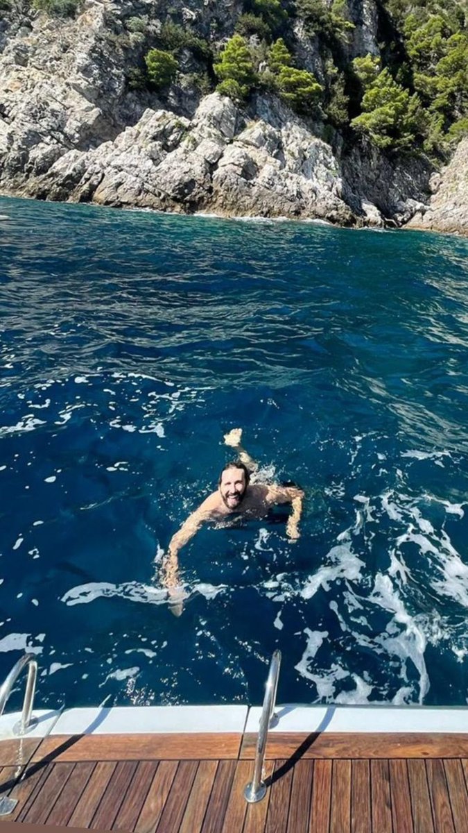 Timpanist's tweet photo. #instastory from .@joshgroban #waterbaby #swimmer #IsleofCapri #Italy #NatalieMcQueen 🌊☀ https://t.co/ByiY7xACJa