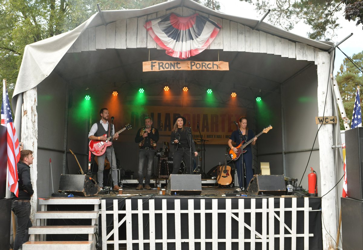 JohanBokma's tweet photo. Wat leuks dan! Vandaag de 15e editie van de Amerikaanse dag bij @CallunaCafe #feestje 🎉🍻🎸📷 https://t.co/WqEnAEtYUS