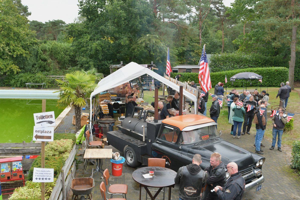 JohanBokma's tweet photo. Wat leuks dan! Vandaag de 15e editie van de Amerikaanse dag bij @CallunaCafe #feestje 🎉🍻🎸📷 https://t.co/WqEnAEtYUS