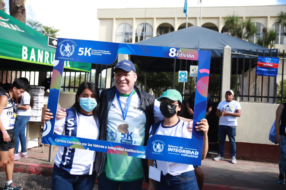 OJGuatemala's tweet photo. El Magistrado Sergio Amadeo Pineda Castañeda dio el banderazo de salida donde mas de 500 trabajadores junto a familiares y amigos compartieron de una mañana deportiva

@MiMuniCoban
#STOJ https://t.co/o8LRusMNk3