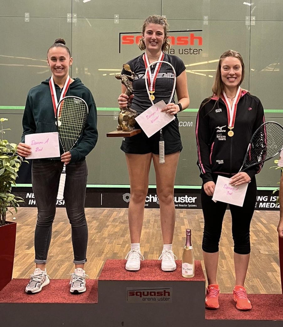 MULHOUSE SQUASH CLUB
Toutes nos félicitations à ce Podium du championnat de Suisse.
Sociétaires depuis quelques années au MSC nous les côtoyons régulièrement dans nos courts. 
        Un grand Bravo à ce trio 👏.    Ambre Allinckx 🥈💐Céline Walser médaille🥇 💐Nadia Pfister🥉💐