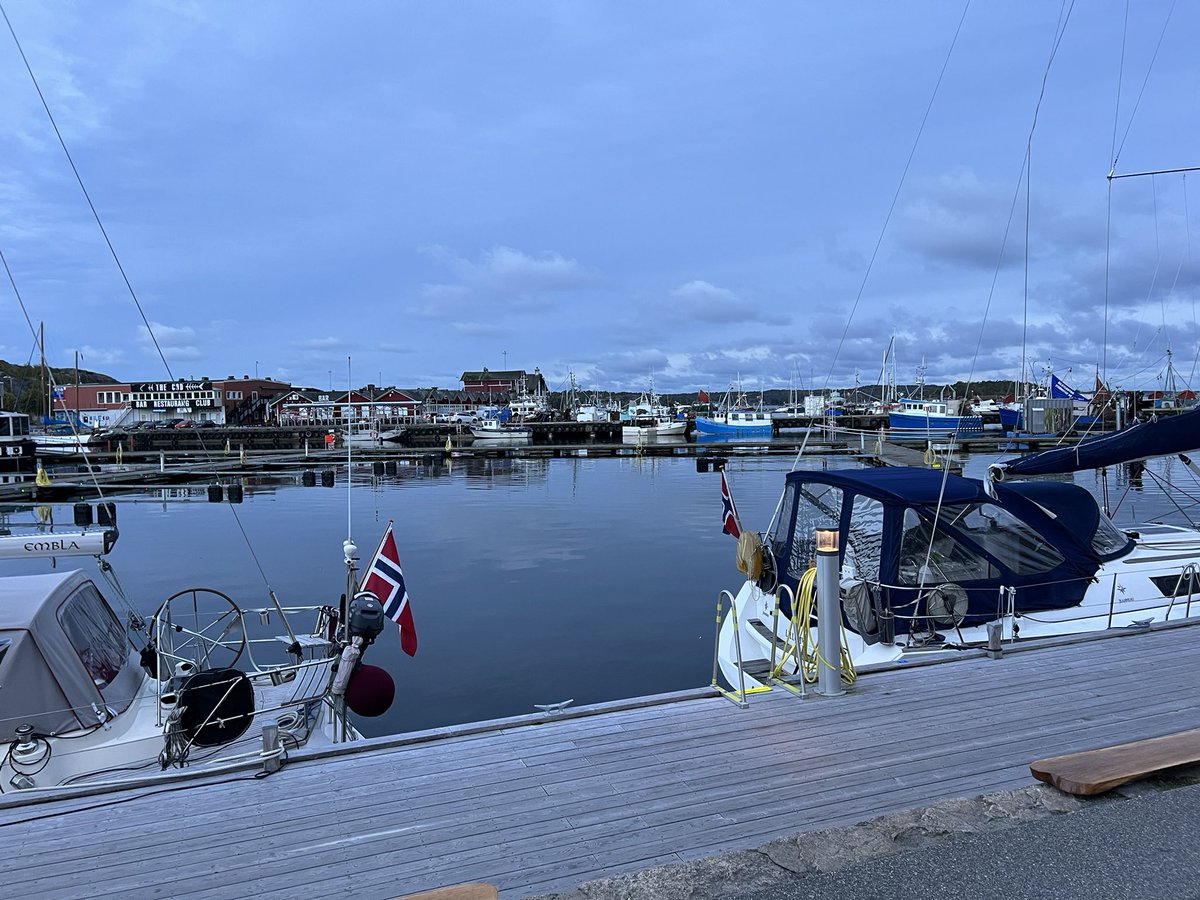 peteswiftysan's tweet image. I’m eating copious amounts of pasta, in a nondescript restaurant in Strömstad, thinking about having ridden 10 consecutive days and one more to go before I reach @VisitOSLO and @vestrefurniture @BIG_Architects #ThePlus . I’m at 900 miles and I know tomorrow will be tough but…