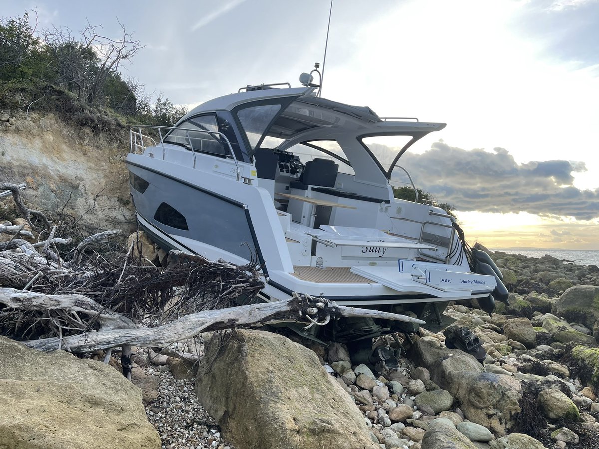 How sad to see this lovely boat involved in a accident and now stranded on the rocks at Totland Bay <a href="/BBCNews/">BBC News (UK)</a> <a href="/itvnews/">ITV News</a> <a href="/SkyNews/">Sky News</a> <a href="/islandecho/">Island Echo - 24hr Isle of Wight News</a> <a href="/Channel4News/">Channel 4 News</a>