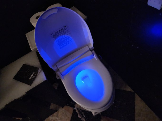 heated seats AND IT GLOWS BLUE!? THANK YOU @LudwigAhgren for the bidet 😲 CAN'T WAIT TO TRY IT https://t