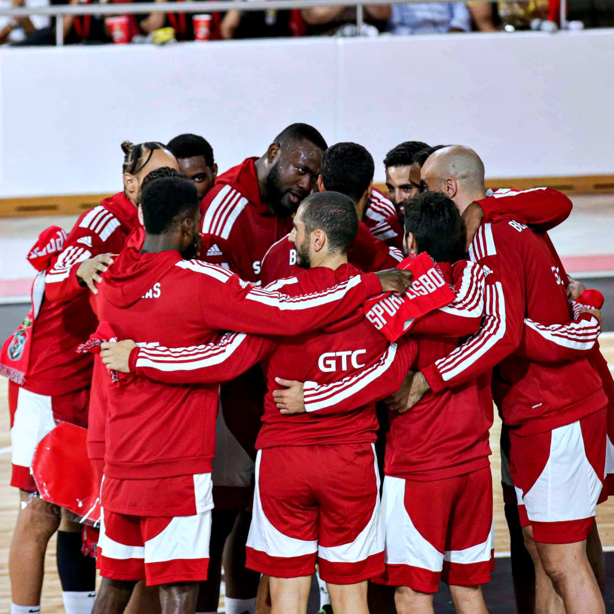 História no basquetebol português!

Benfica tornou-se a primeira equipa portuguesa a qualificar-se para a Champions League, a competição mais importante da FIBA 👏