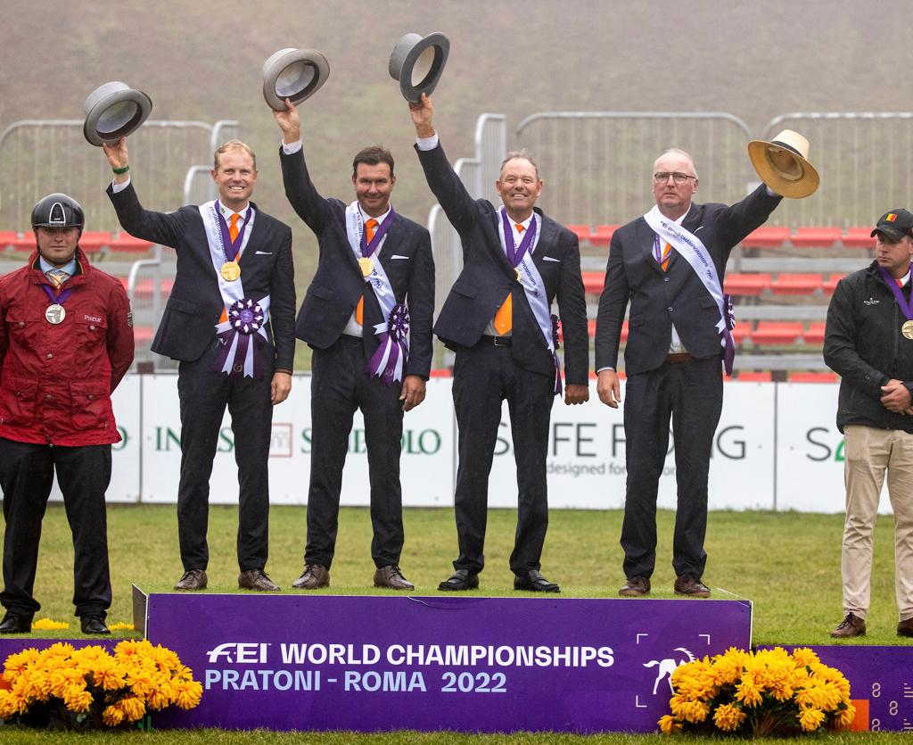 Goud voor TeamNL, zilver voor IJsbrand op WK Vierspannen *UPDATE* - bit.ly/3r7NTE8
