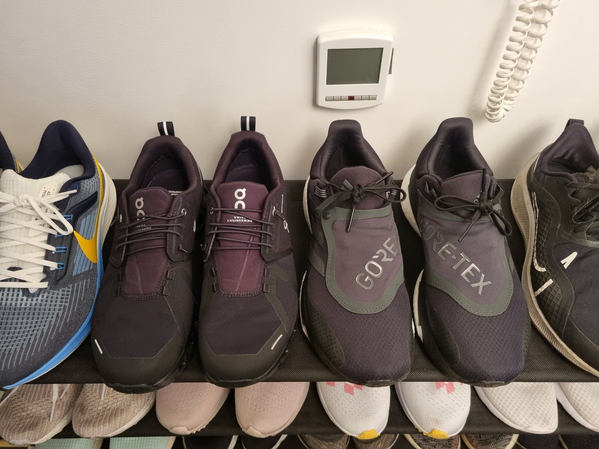 MrAinsworthPE's tweet photo. Winter is coming. Be ready. 

As a birthday present I've added two pairs of waterproof trainers into the trainer rotation in prep for winter. 

Definitely recommended 🙌 #PEteacherlife #oncloud5 #solarglide5gtx #edutwitter #PEteacher https://t.co/Fa4FVJtE07