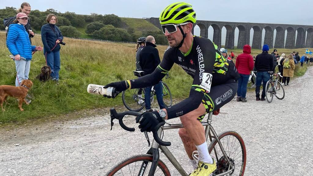 waterrat77's tweet photo. And here’s our @davehaygarth with an extra shot of his mighty thighs for his fan club #3pcx https://t.co/E6wOz4QPMp https://t.co/QiQaBYl826
