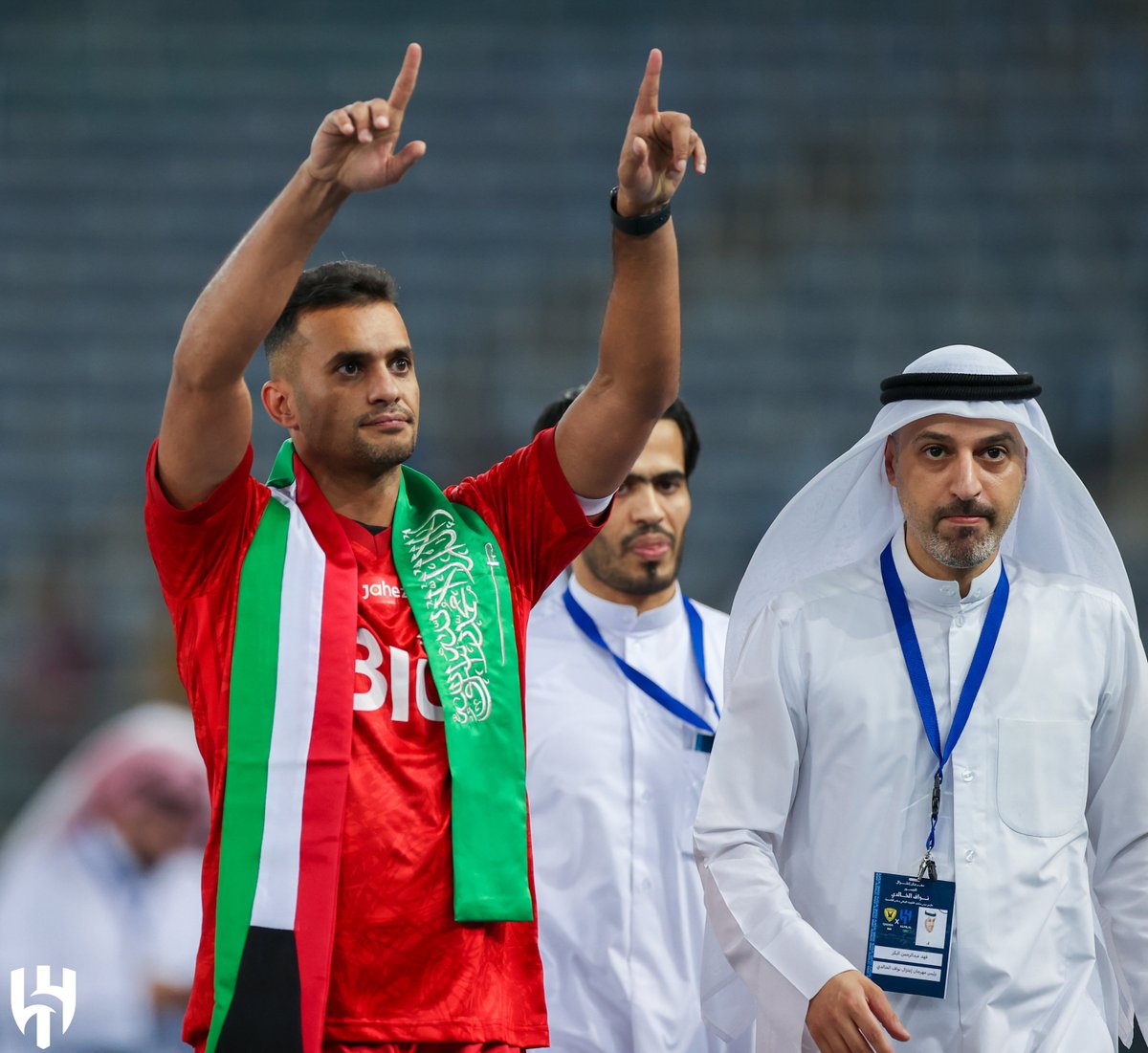 Alhilal_FC's tweet photo. 🔝ليلة اعتزال "الجسور" 💙

#الهلال 
#الهلال_القادسية_الكويتي https://t.co/Ol2YwgNXai