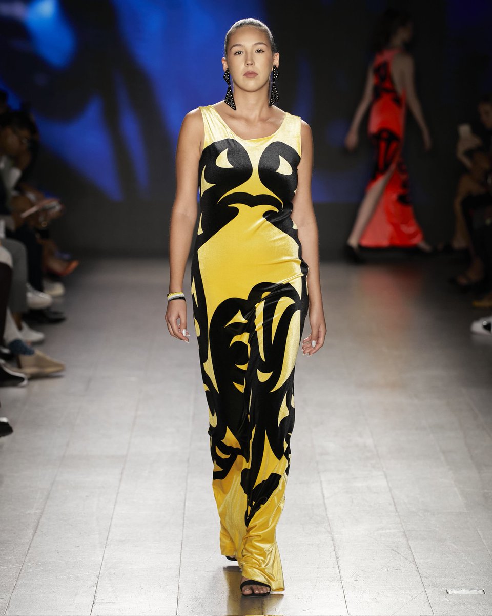 aylelum's tweet photo. Here is Tiana of #supernaturalsmodelling in our Yellow Velvet Transformation Dress, as seen at @nyfw Sept 11 ,22💛
Butterfly earrings: @coppercanoewmn
Artwork: Joel Good
#nyfw #gfctakesnyc #nyfwss23 #supernaturalsmodelling #Indigenousmodel #indigenousfashion #coastsalishfashion https://t.co/m5zB7cAEL3