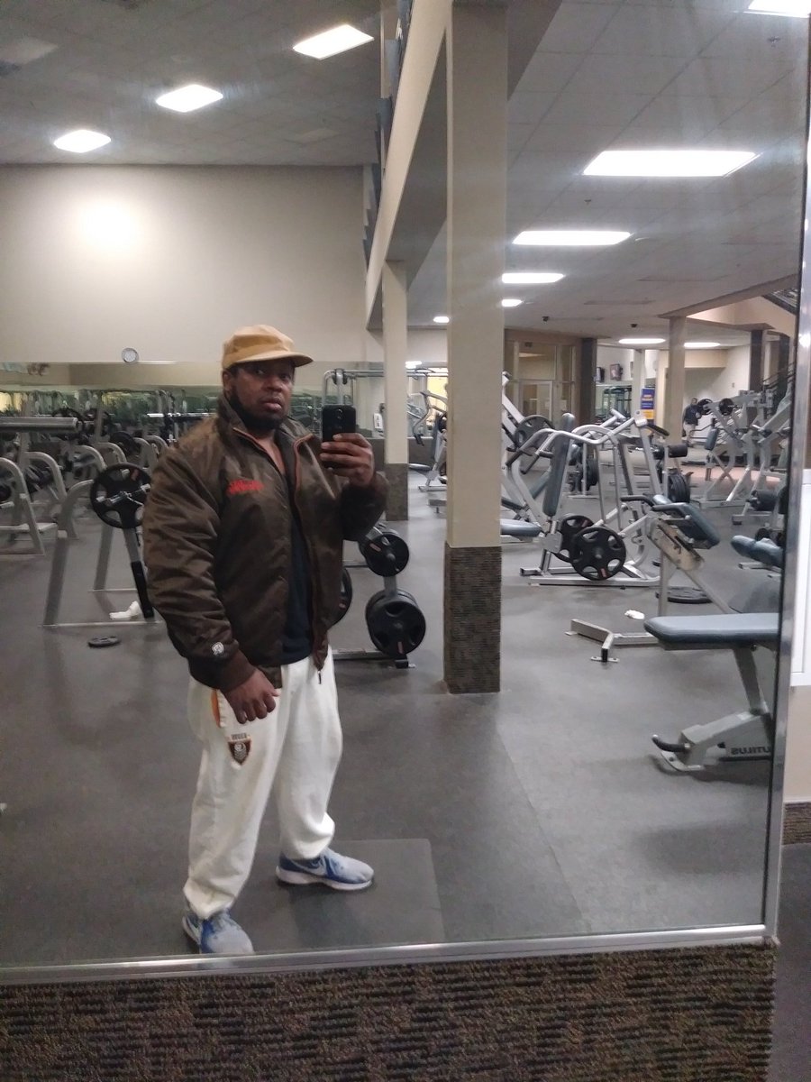 randallpp3's tweet photo. Setback Sunday, this was either 2018 or 19 #setbacksunday #oldpic   #throwbacksunday #inthegym #Jacket https://t.co/WFrEweAhv3