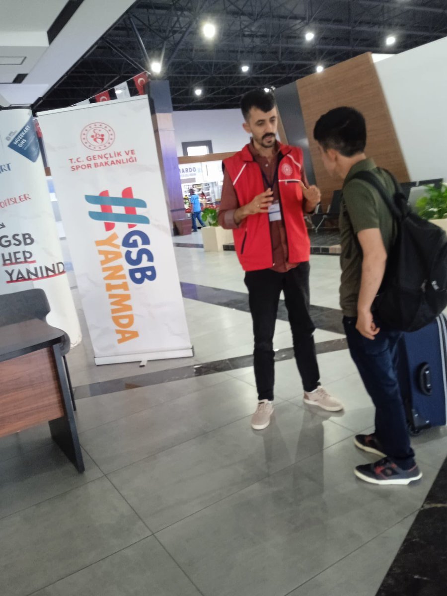 GSB_MarasGM's tweet photo. Yeni şehrinize ve evinize hoşgeldiniz gençler! Şehrimizin ve Gençlik Merkezimizin   tanıtımı ve gönüllülük faaliyetleri hakkında bilgi verildi.Tüm gençlerimizi merkezimize ve genç ofisimize bekliyoruz.😇🤗                           #GSBYANIMDA https://t.co/2BaVMeybyf
