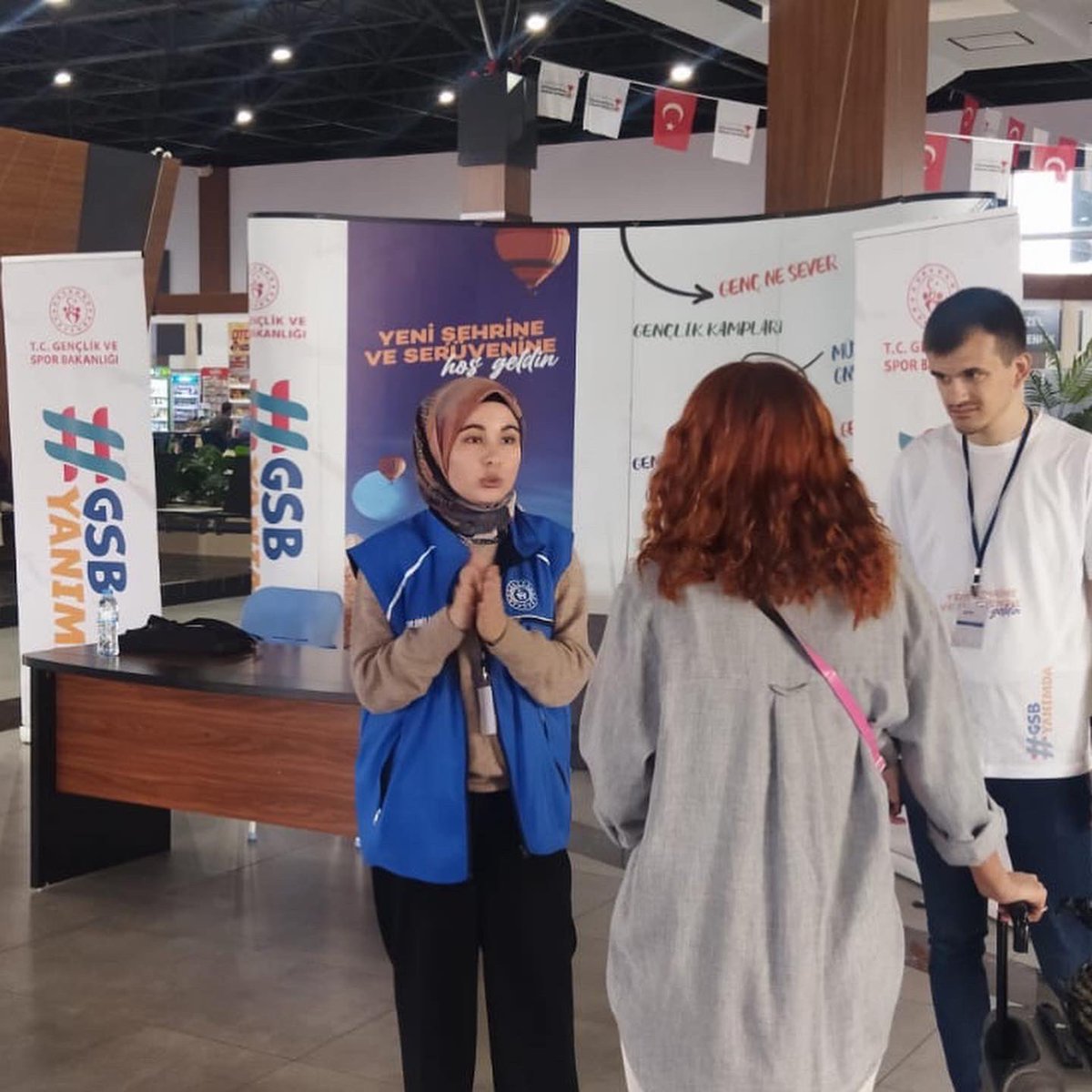 GSB_MarasGM's tweet photo. Yeni şehrinize ve evinize hoşgeldiniz gençler! Şehrimizin ve Gençlik Merkezimizin   tanıtımı ve gönüllülük faaliyetleri hakkında bilgi verildi.Tüm gençlerimizi merkezimize ve genç ofisimize bekliyoruz.😇🤗                           #GSBYANIMDA https://t.co/2BaVMeybyf