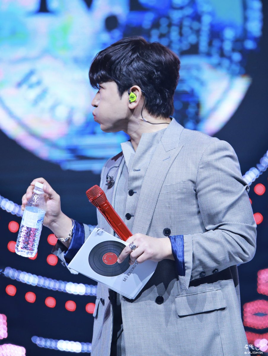 20220924 #신화 #이민우 M’s Record shop 

이것은 #프리뷰 로 볼것인가 아닌가 🤔

일단 폰토샵으로 대비만 좀 올리고 로고만 박아서 올리는 귀여운 짱구미뉴😚😘

나중에 포토샵으로 다시 해서 올릴게여🤣😂

오빠 뽕이 안빠져서 먼저 기야운거 보시라구🫶🏻🧡