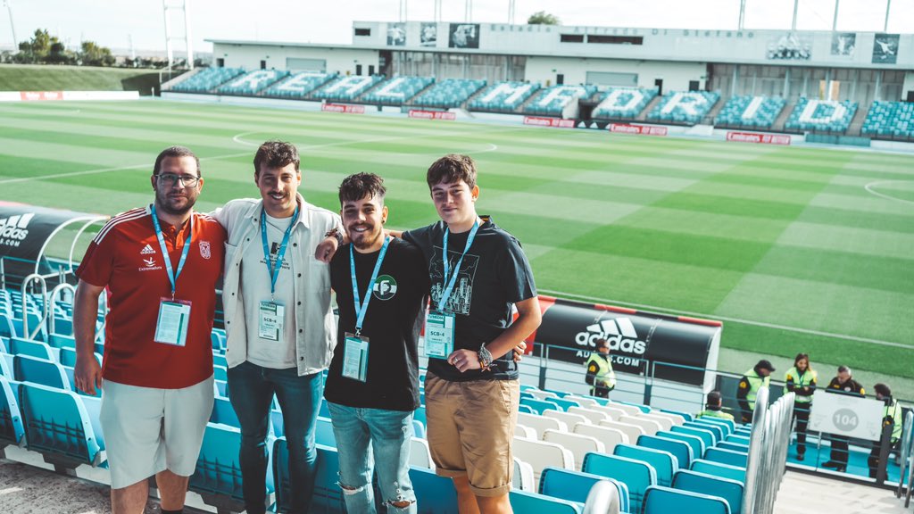 JosePA_16's tweet photo. 📋 Una 𝗮𝗹𝗶𝗻𝗲𝗮𝗰𝗶𝗼́𝗻 𝘁𝗶𝘁𝘂𝗹𝗮𝗿 🎙️🗞️ en #Valdebebas 🏟️.
@Twitch✖️@FurorExt✖️#RadioCDB
@realmadrid 🆚 @CDBadajoz
📸 @__cxrla https://t.co/vYKQKMTdim