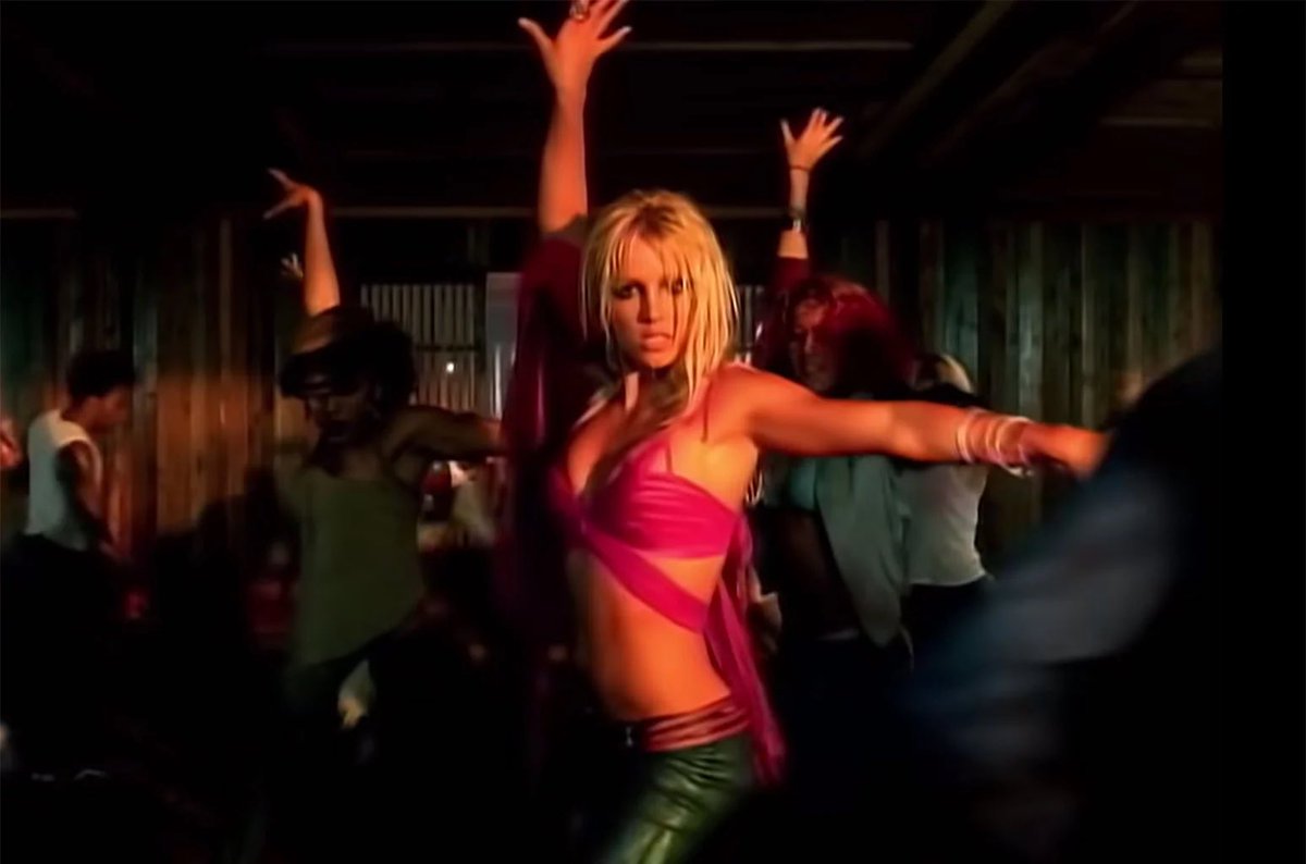 PopCrave's tweet photo. 21 years ago today, @BritneySpears released “I’m A Slave 4 U.”

It served as the lead single from ‘Britney’ and displayed a more mature sound and image for the star. The track became a global hit and a defining song in both pop music and Spears’ career. https://t.co/JypNJFy1dd