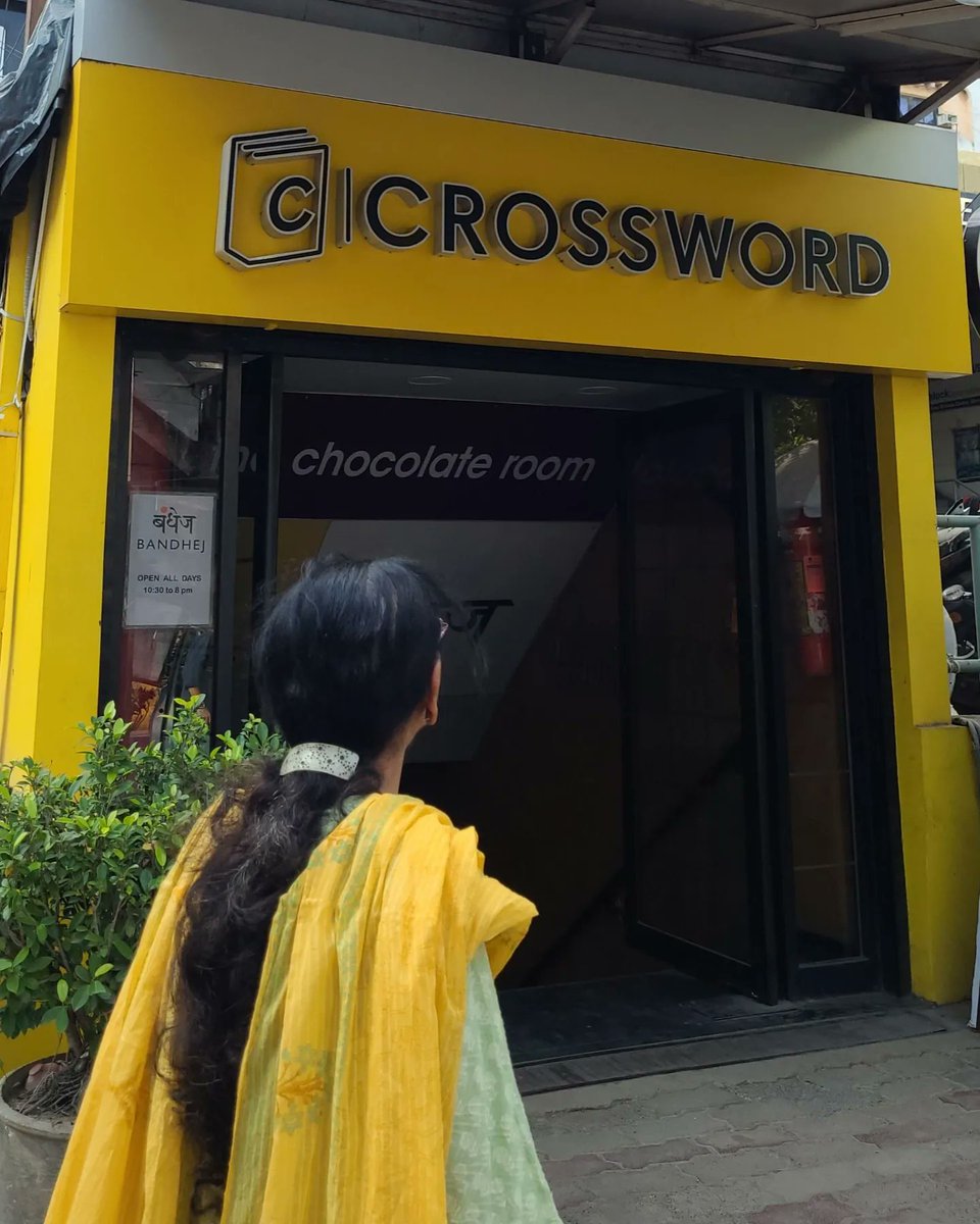 priyanshi_9009's tweet photo. Visiting a bookstore with my dadi is something I'd never imagined..but it happened and it was so lovely🥺❤️✨️ #highlightofmyweekend https://t.co/sgUaqhzgW8