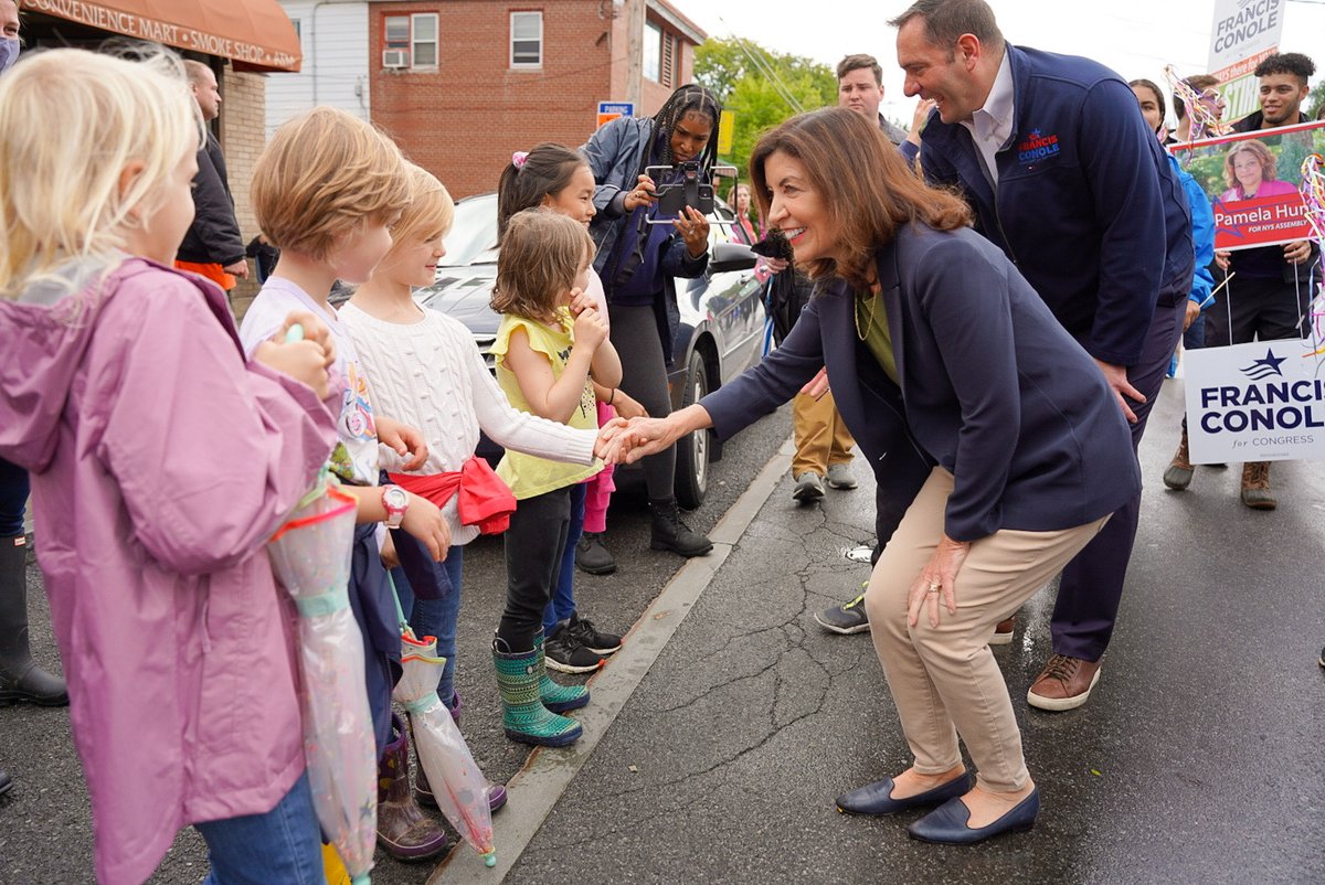 KathyHochul tweet picture