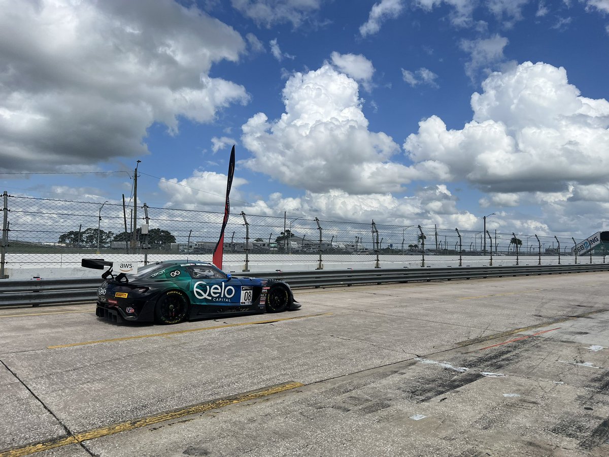A clean stint by our guys in pit lane sends Scott out in fourth. The 04 of Kurtz is several cars ahead. 

📺: youtu.be/SoAq5STffG4
#GTSebring | @gtworldcham race two