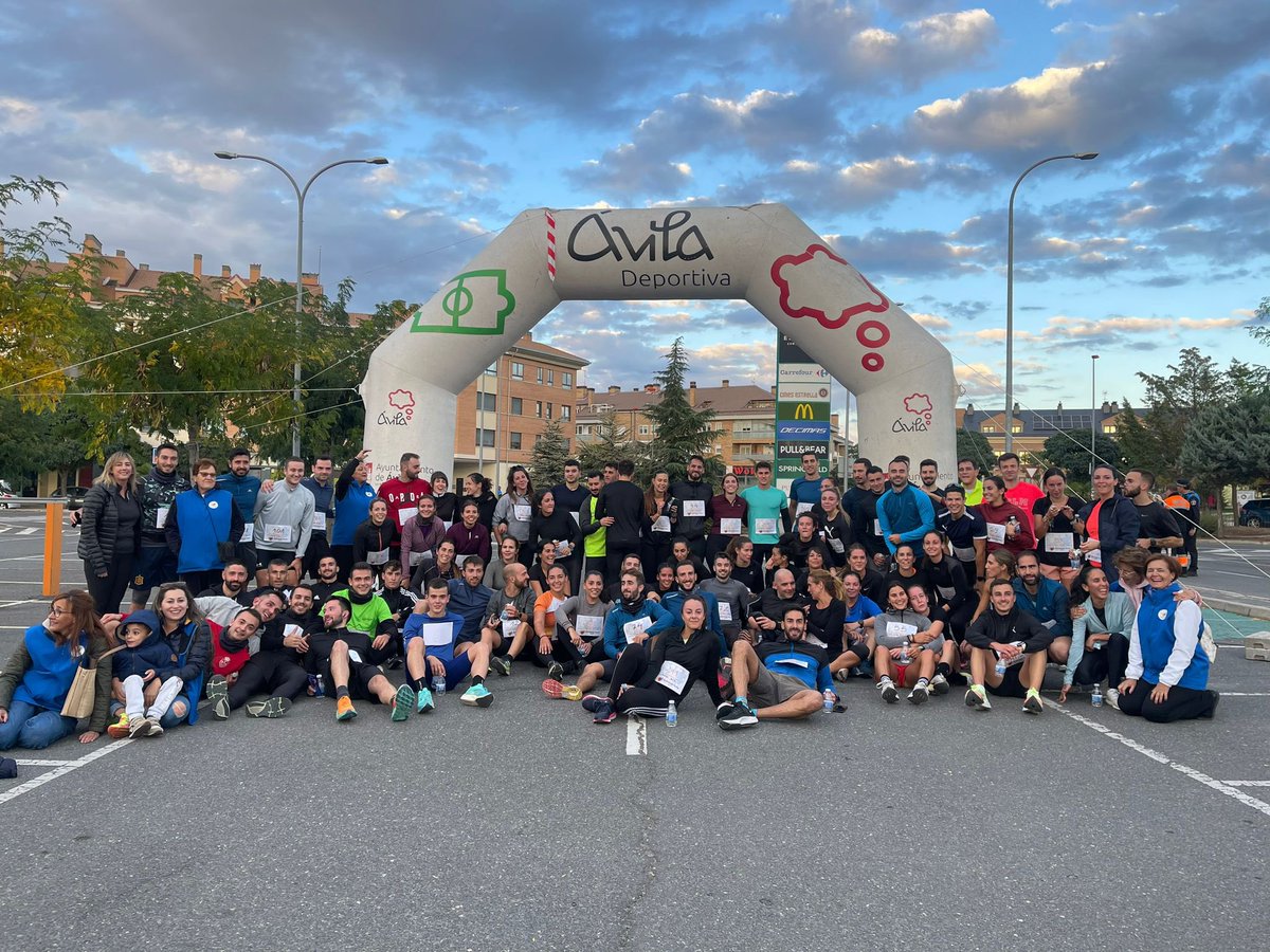 RuthRuthpindado's tweet image. 1* carrera con la @escuelaavila con un #exitazo. 300 corredores a favor de @AlzheimerAvila #solidaridad #esfuerzo y #cariño jóvenes q apuestan por una ciudad mejor #Ávila #juntos #hacemosciudad #embajadores