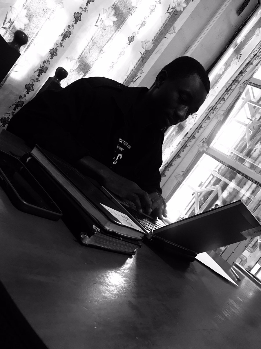 lewisntadumba's tweet photo. Seuls le courage et la persévérance nous font parvenir à nos rêves. On a pas besoin d’un bureau luxueux pour donner le meilleur de nous mêmes. Le #home_work existe aussi.
@Devinno_21 @LKunywana @danamphred @JosephineNdeze @EU_Startups https://t.co/eLaH3bns4u