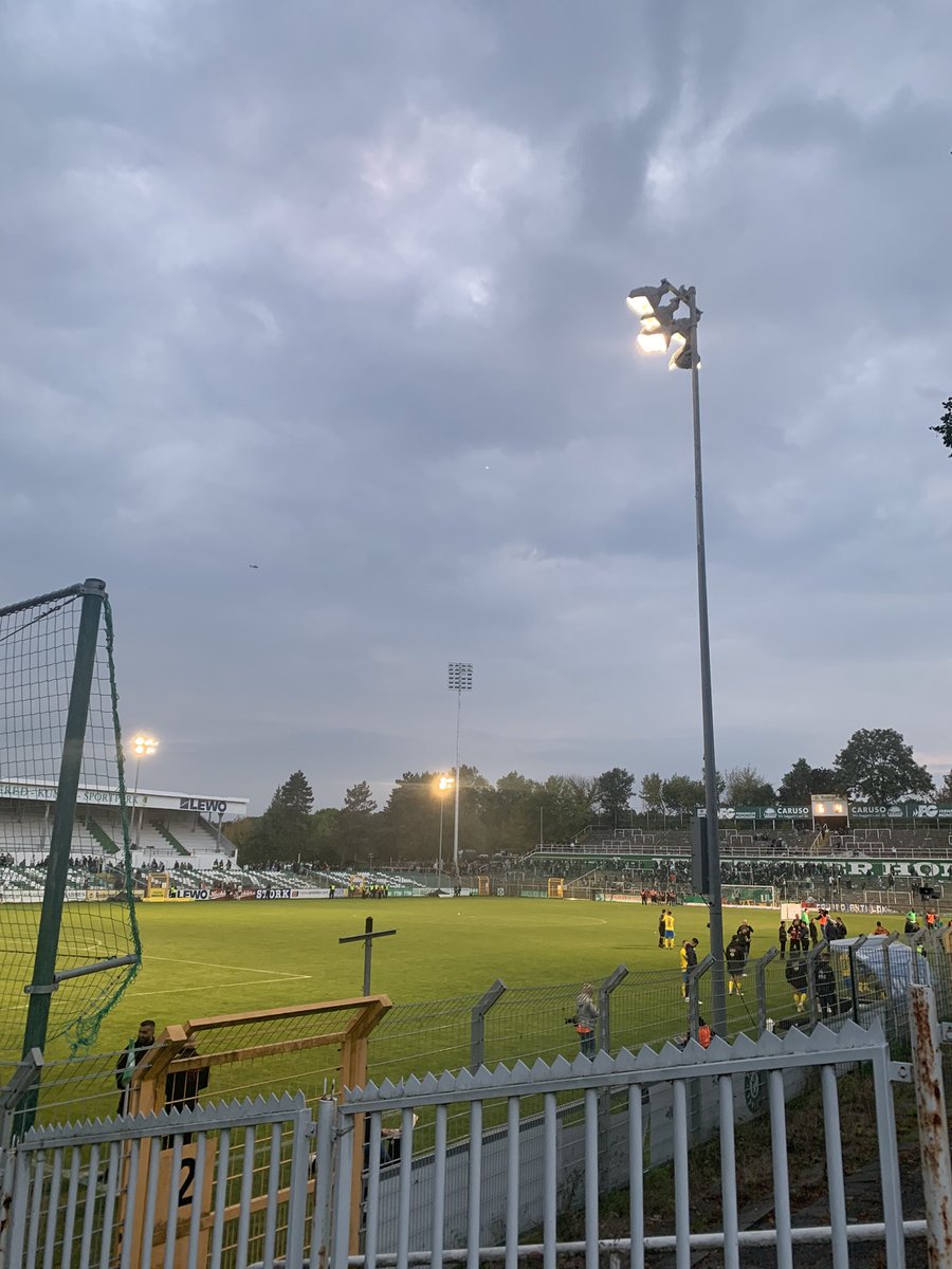 matt_4d's tweet image. Derbysieg 1/3 und eine Flutwelle für Leutzsch 🌊 

#fcl1966 #bsglok