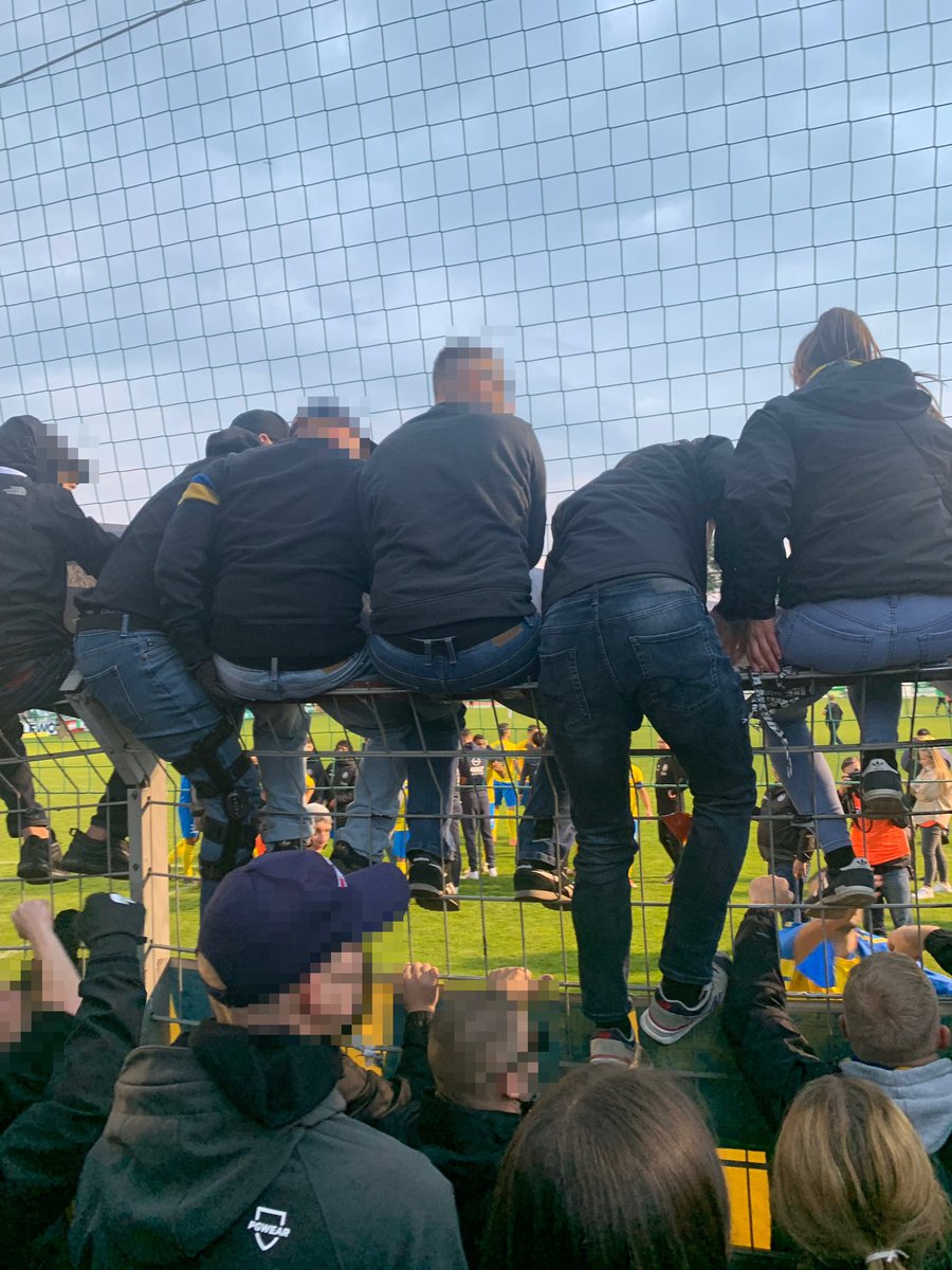 matt_4d's tweet image. Derbysieg 1/3 und eine Flutwelle für Leutzsch 🌊 

#fcl1966 #bsglok