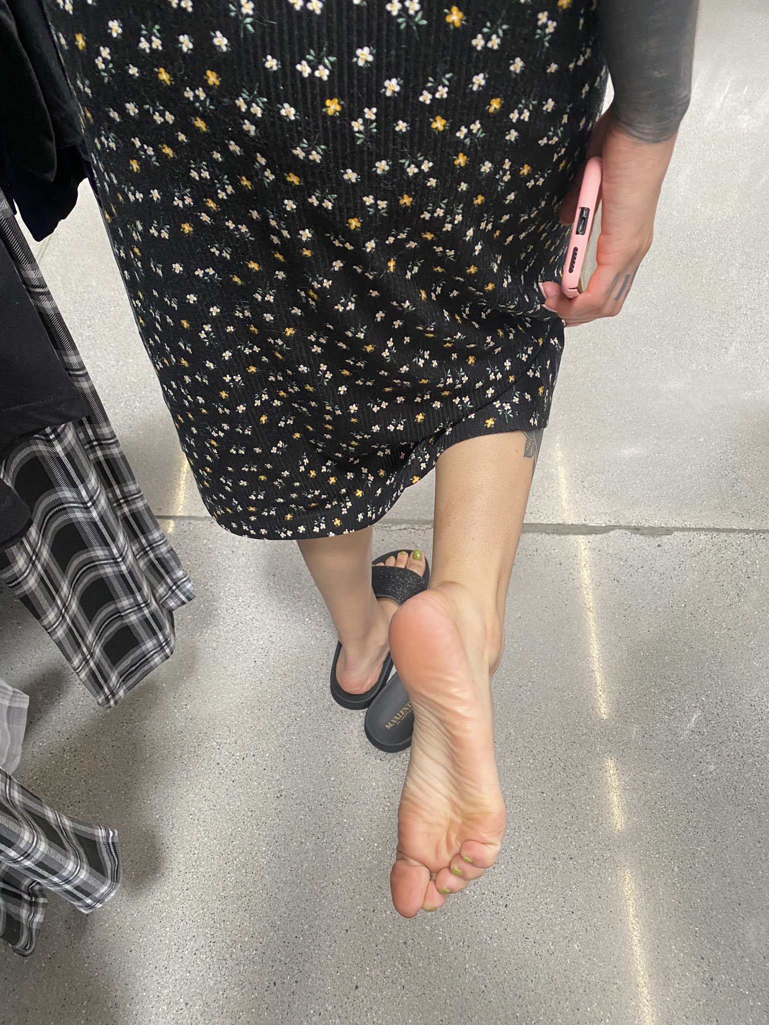 Vianka 💕 on Twitter: "De shopping… #candidteen #candidfeet https://t.co
