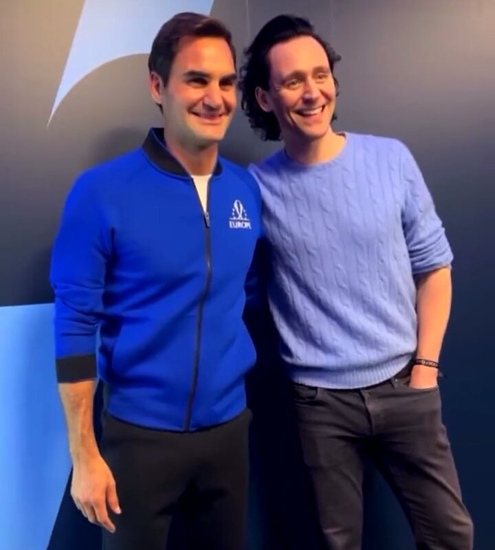 bestoftwh's tweet photo. 📸:Tom Hiddleston &amp; Roger Federer. https://t.co/Bthfx8Sk8D
