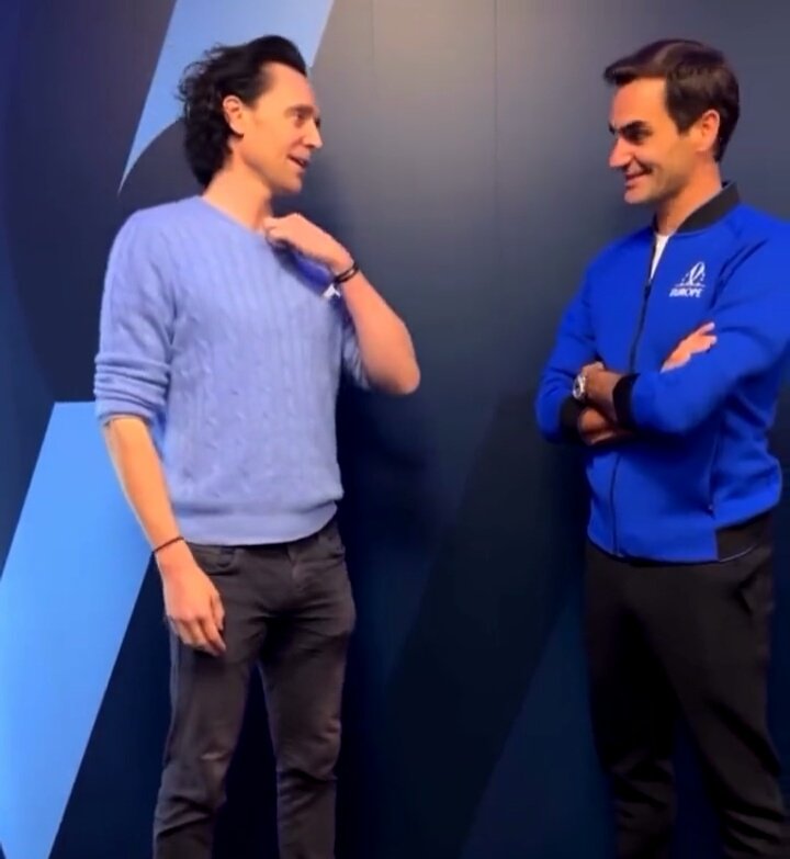 bestoftwh's tweet photo. 📸:Tom Hiddleston &amp; Roger Federer. https://t.co/Bthfx8Sk8D