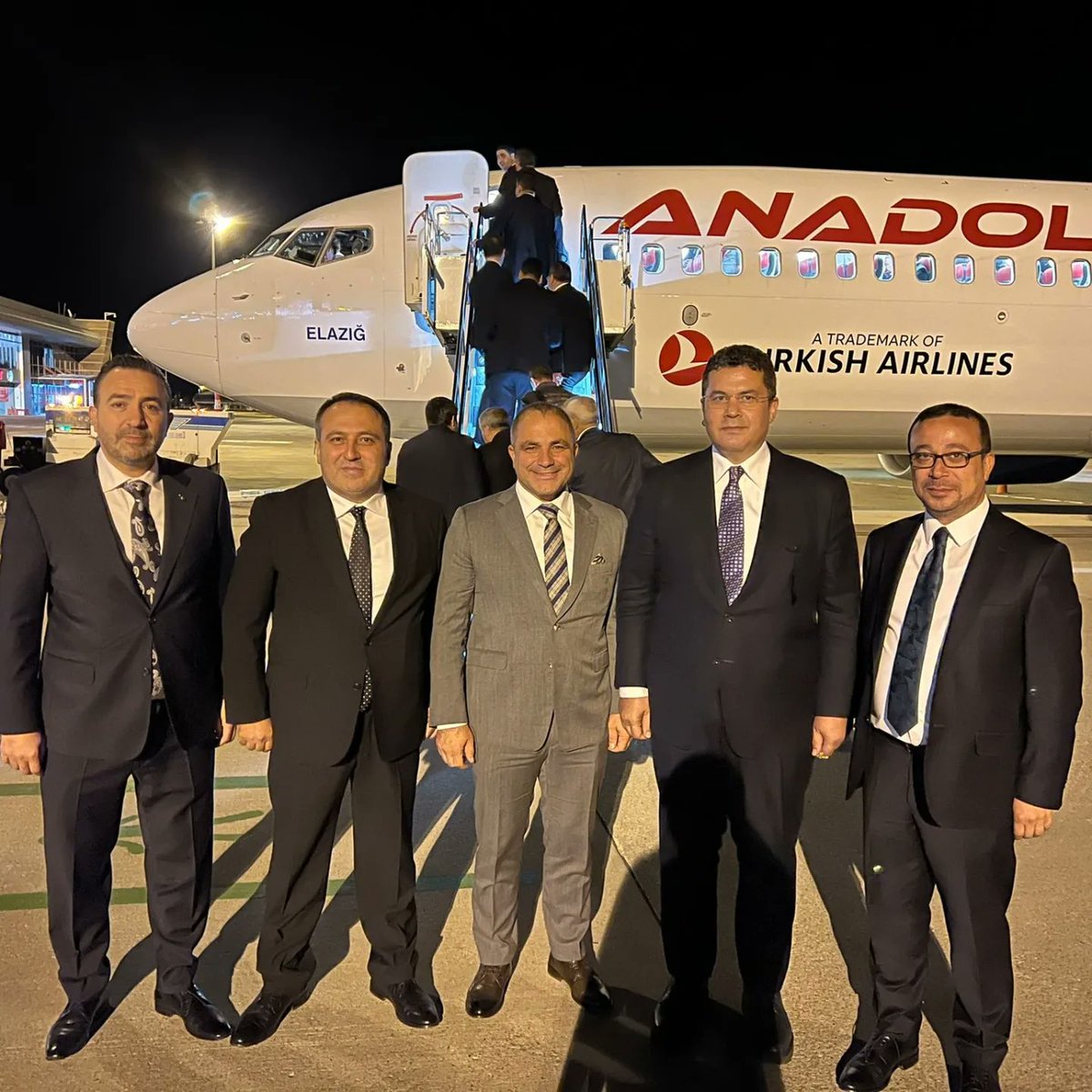 MHP bitti diyerek algı oluşturmaya çalışan anket firmalarına ve varlığımızdan rahatsız olan yandaş medyaya gereken cevabı Erzurum'da da vermenin mutluluğu ile, Sayın Genel Başkanımız, değerli Divan üyelerimiz  ve Myk üyerimiz ile birlikte dönüş ucağına biniyoruz.