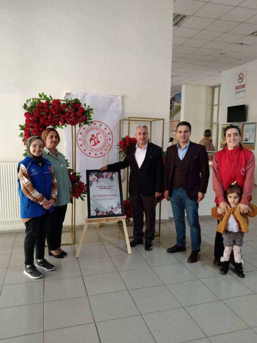 GSB_ArtvinGM's tweet photo. Gençlerimizi karşılamaya, onların yanlarında olmaya devam ediyoruz.

Gençler yanlız değilsiniz çünkü Gençlik Merkezi ailesi sizlerle... 🤗

#ArtvinGençlikMerkezi https://t.co/TMLZiwkZN5