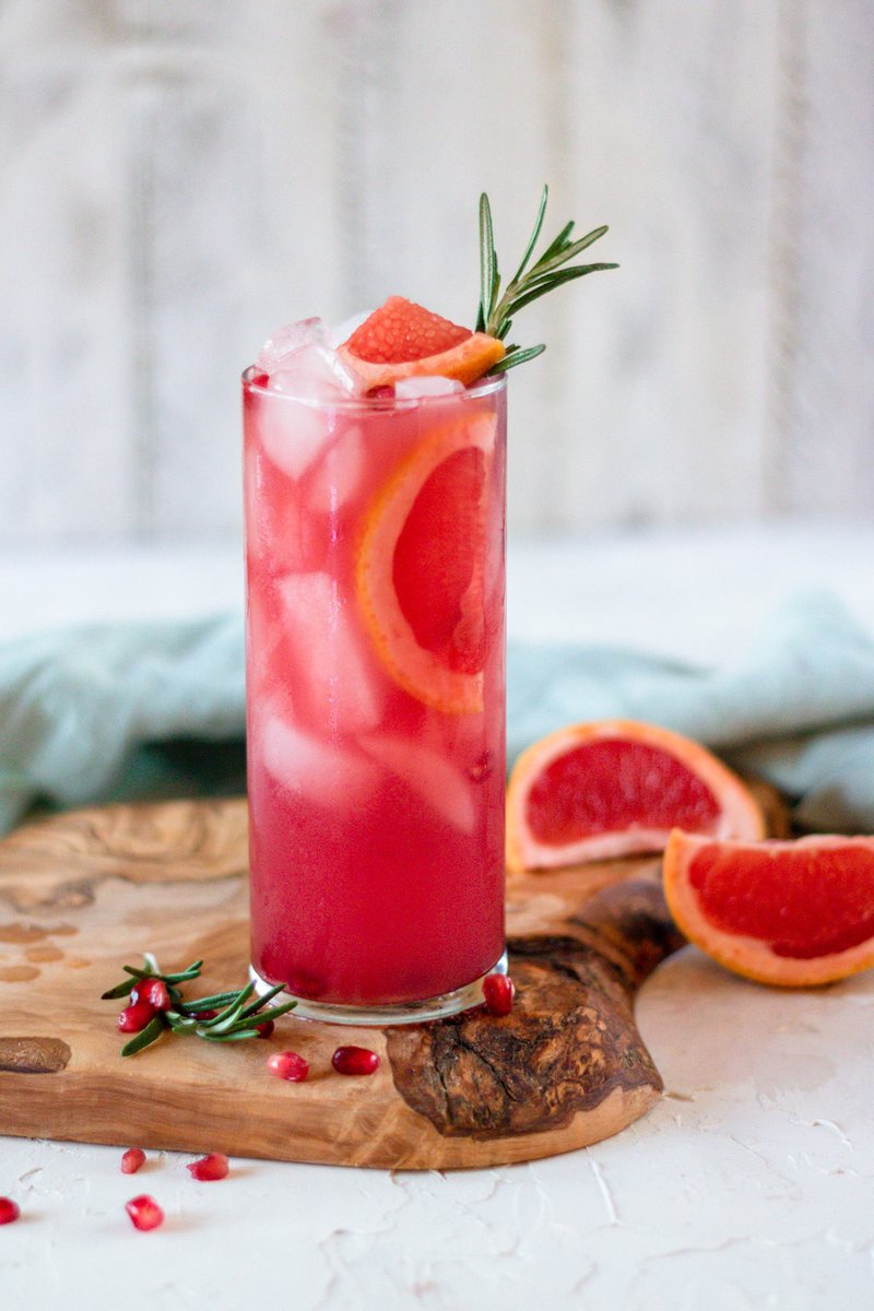 JennMeyering84's tweet photo. Little twist on a classic paloma cocktail made with fresh grapefruit juice instead of grapefruit soda, added pomegranate juice, and a generous pour of tequila.

https://t.co/4W1CtVVSRq https://t.co/sLIZaSvTsy