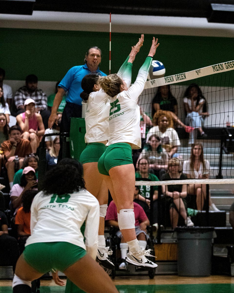 BLOCK PARTY!

Taylor combines with Andrea and Truli for THREE consecutive denials! UNT winning the third 11-9.