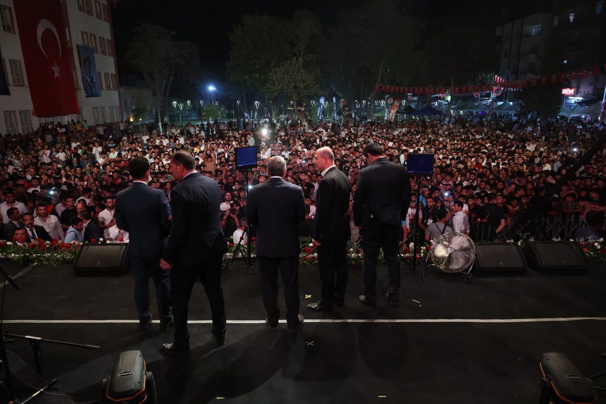 suleymansoylu's tweet photo. Suruç Nar Festivali 🌺

Her yaştan on binlerce insan,
🎶 Konserler, 
🏃🥊🐴 Etkinlikler ve yarışmalarla, dolu dolu üç gün yaşadılar. 

Rabbim, bu topraklarda huzuru ve kardeşliği daim kılsın...

📍Şanlıurfa-Suruç 🇹🇷 https://t.co/FF7BRYCFC0