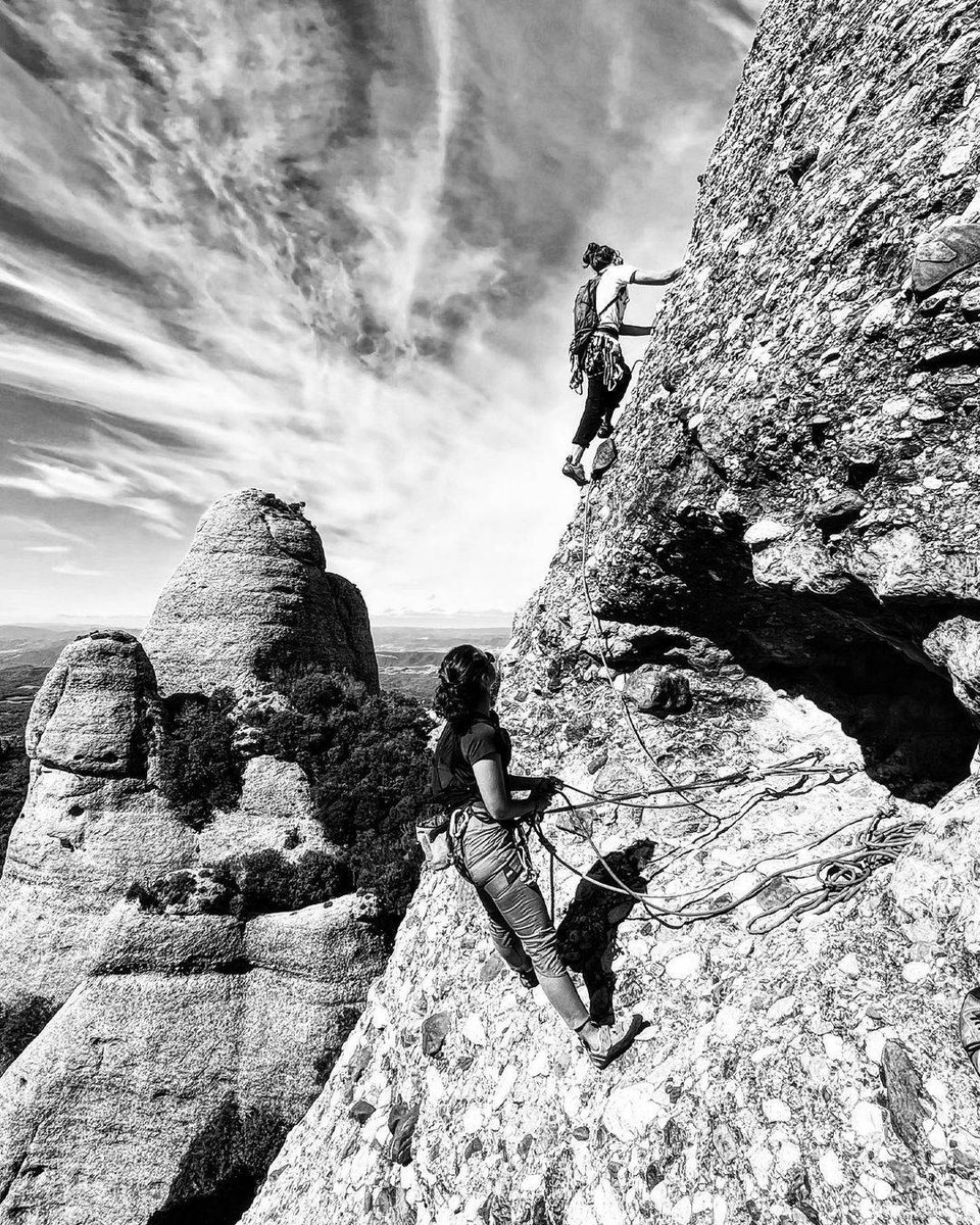 BasurdeEditions's tweet photo. ⚡️Aventura del día⚡️Adventure of the day⚡️
.
Agulla de l’Arbret ✨ - Photo by @danielzz1971
🎉 Enhorabuena!
.
#BeAdventurer #montserratlovers #montserrat #loves_mountains #vive_montanas #special_shots #escaladaclasica #escaladaclassica
#theclimbinglife #climbing #climb https://t.co/BcoDpall9A