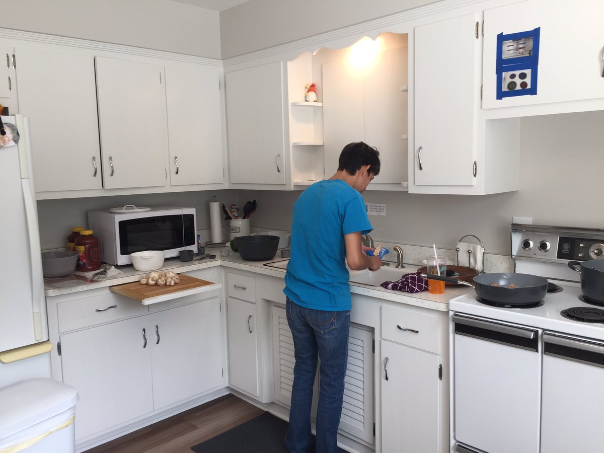 PegGrafwallner's tweet image. Our Ani is hosting the first community pot luck dinner with her apartment friend. Homemade spaghetti and homemade meatballs! #allability