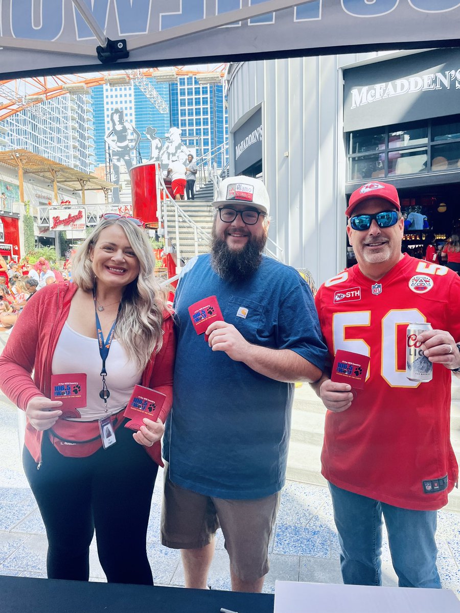 106.5 The WOLF tweet media