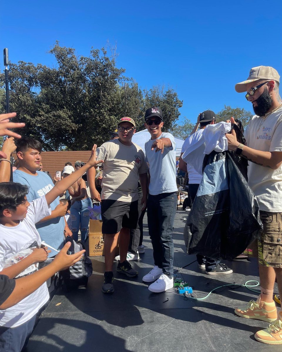 mahhdickk's tweet photo. Big shoutout my brother for hosting one of the biggest skate comps Iβve seen in our city of Lynwood, For Lynwood, make sure you check out his funny ass podcast @TheLilBrownBoys thank you Javie! Shit was dope af! #supportyourlocalcommedian #sickassfoo π https://t.co/nM3JMrFvoH