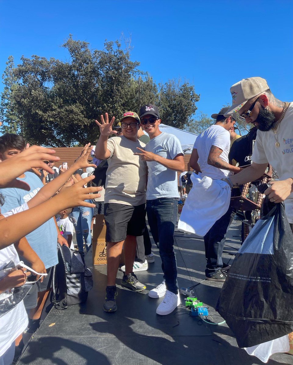 mahhdickk's tweet photo. Big shoutout my brother for hosting one of the biggest skate comps Iβve seen in our city of Lynwood, For Lynwood, make sure you check out his funny ass podcast @TheLilBrownBoys thank you Javie! Shit was dope af! #supportyourlocalcommedian #sickassfoo π https://t.co/nM3JMrFvoH
